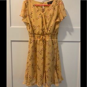 **Girls - Yellow Floral, ruffle dress!**